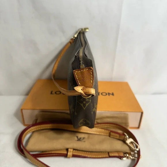 Louis Vuitton Pochette Accessory - Picture 4 of 11